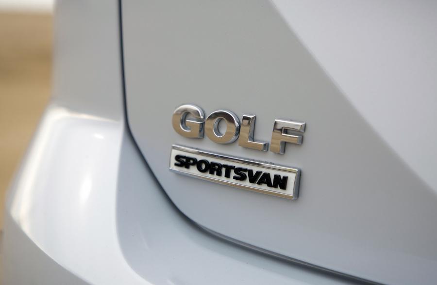 Логотип Volkswagen Golf Sportsvan TSI 2017 года  (WW) (фото 23 из 40)